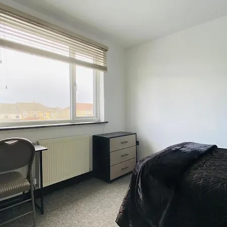 Apartment House In Filton Avenue Bs34 *