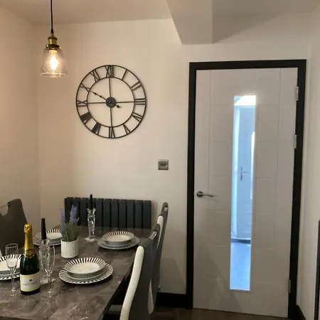 House In Filton Avenue Bs34 * Bristol