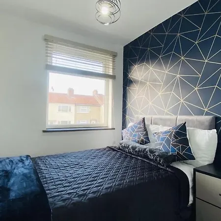 House In Filton Avenue Bs34 *