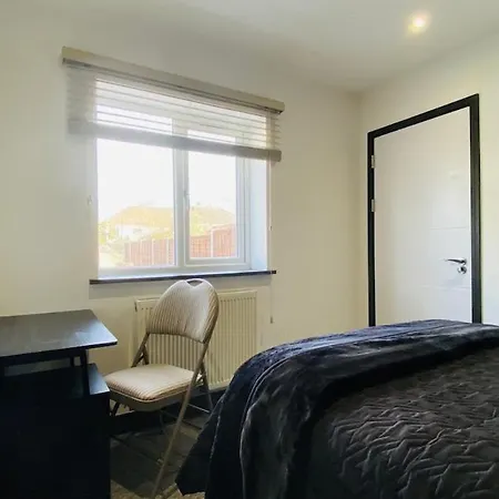 House In Filton Avenue Bs34 *