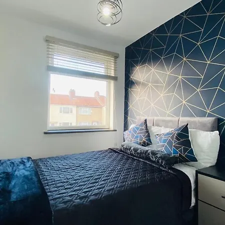 Apartment House In Filton Avenue Bs34 *