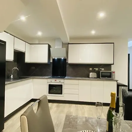 Apartment House In Filton Avenue Bs34 *