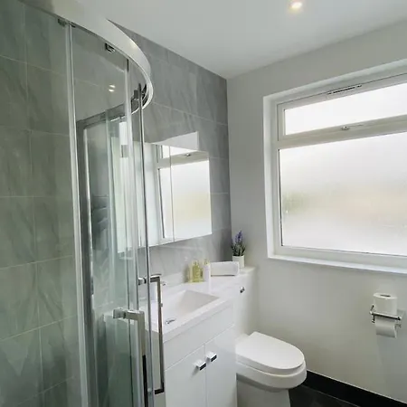 House In Filton Avenue Bs34 *