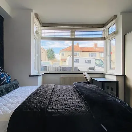House In Filton Avenue Bs34 *