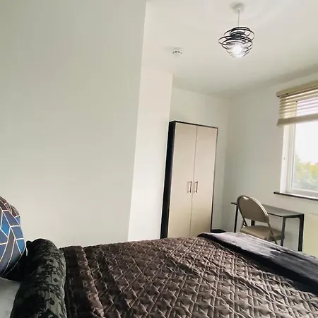 Apartment House In Filton Avenue Bs34 *
