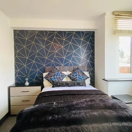 Apartment House In Filton Avenue Bs34 *